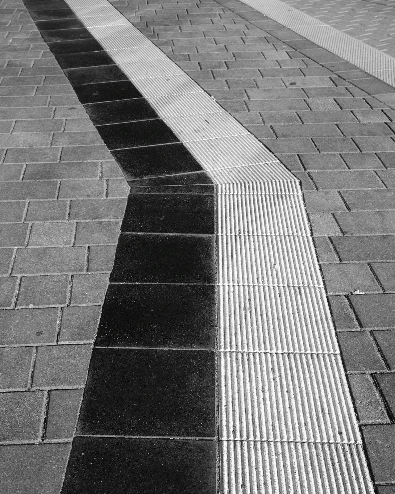 Commercial interlocking paver walkway